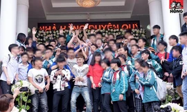 Học sinh đón Khá Bảnh như thần tượng: Thầy cô nghĩ gì?