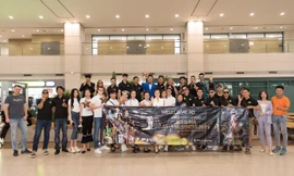 Trần Huyền Nhung đón đoàn Ms & Mr Asia Business 2019 tại sân bay Hàn Quốc