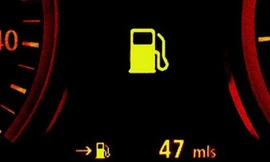 Ôtô đi được bao nhiêu km khi đèn báo xăng sáng?