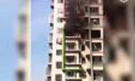 Người phụ nữ nhảy từ ban công tầng 6 sau khi xảy ra hỏa hoạn