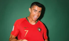 Ronaldo nhí nhảnh chụp ảnh thẻ World Cup