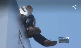 Ma-nơ-canh 'đòi tự tử', cảnh sát hộc tốc đến cứu