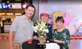 Đạo diễn Nguyễn Hà Bắc, đạo diễn Đặng Nhật Minh, nhà phê bình Nguyễn Thị Minh Thái (từ trái qua phải) tại Lễ công chiếu phim “Monta trong dải dân hà kỳ cục”