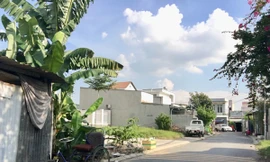 Đột kích 'xóm bà đẻ' ở Sài Gòn, phụ nữ vừa cho con bú vừa đánh bài