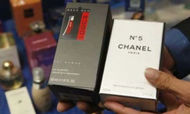 Nhiều sản phẩm giả các nhãn hiệu nổi tiếng chỉ có giá vài ngàn đồng (ảnh minh họa) 