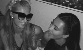 Paris Hilton và Kim hàn gắn tại Ibiza cuối tuần trước.