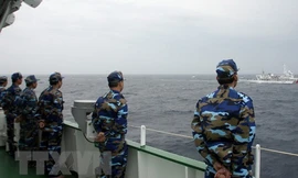 Các chiến sỹ cảnh sát biển Việt Nam trong chuyến tuần tra chung kiểm tra liên hợp nghề cá Vịnh Bắc Bộ Việt Nam-Trung Quốc. (Ảnh: Tuấn Anh/TTXVN)