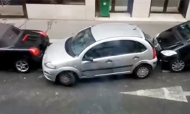 Nữ tài xế đâm 2 xe sang để chiếm chỗ đỗ