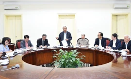 Thủ tướng Nguyễn Xuân Phúc làm việc với cá bộ, ngành và Hiệp hội Dược liệu Việt Nam về phát triển nguồn dược liệu trong nước. Ảnh: VGP