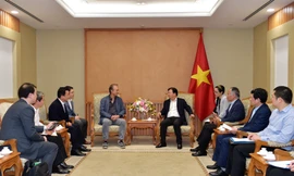 Phó thủ tướng Trịnh Đình Dũng tiếp Ông Đỗ Quang Hiển, Chủ tịch HĐQT kiêm TGĐ T&T Group và Ông Robert Yap, Chủ tịch điều hành Tập đoàn YCH (Singapore)