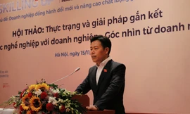 Nhấn mạnh sự thay đổi của giáo dục nghề nghiệp, Thứ trưởng LĐ-TB&XH Lê Quân cho rằng, trường nghề muốn đổi mới chỉ có nhờ doanh nghiệp.