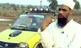 Mohammad Raees Markani và chiếc xe chạy bằng khí đất đèn.