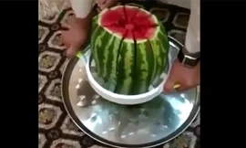 Cắt dưa hấu trong 3 giây