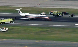 Chuyến bay 3340 của hãng Envoy Air buộc phải hạ cánh. Ảnh: WNBC 