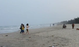 Khu vực bãi biển Mỹ Khê vắng người tiềm ẩn nhiều nguy cơ chết đuối nước.