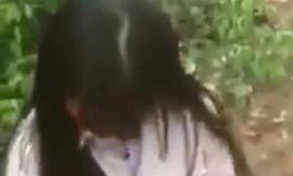 Xôn xao clip nhóm nữ sinh bắt bạn quỳ rồi tát vào mặt