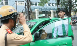 Sau đợt tổng kiểm tra sức khỏe lái xe, Sở Giao thông Vận tải Hà Nội đã sa thải hàng chục tài xế vì liên quan bệnh lý và chất gây nghiện. Ảnh minh họa: Phương Sơn.