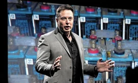 Tỷ phú Elon Musk muốn kết nối não người với máy tính. Ảnh: LA Times.