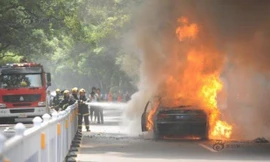 Doanh nhân phóng hỏa đốt xe BMW giữa phố