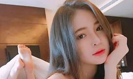 Sự thật nữ sinh siêu nóng bỏng cặp kè đại gia già lấy tiền đóng học