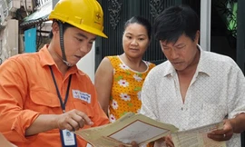 Mỗi gia đình phải trả thêm bao nhiêu khi giá điện tăng?