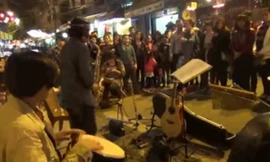 Cậu bé gốc Việt biểu diễn 'Bèo dạt mây trôi' bằng 3 nhạc cụ