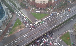 Hà Nội mưa lớn, phố lại thành sông, giao thông tê liệt