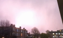 Hai máy bay bị sét đánh trúng trên bầu trời Anh