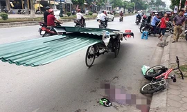 Một vụ xe chở tôn gây tai nạn (ảnh minh họa)