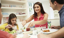 Những thói quen nên tránh làm ngay sau bữa tối