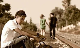 Chuyện tình đẹp khiến bạn thêm êu người cảnh sát biển Chàng trai giận mình vì đã dành quá nhiều tình cảm cho cô gái. Ảnh: minh hoạ. 