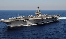 Đại sứ Việt Nam thăm tàu sân bay USS George H.W. Bush