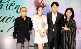 Bà Hạnh Nhân (bìa phải) tại thời điểm tổ chức họp báo ra mắt bộ phim cách đây không lâu. 