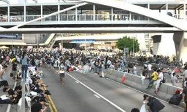 Hong Kong: Người biểu tình 'phong tỏa' trụ sở chính quyền