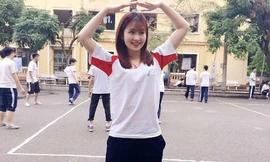 Bức ảnh "hot girl thể dục" hiện được chia sẻ trên nhiều diễn đàn.