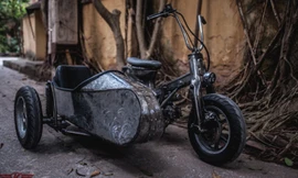 Honda Cub độ phong cách sidecar của thợ Việt.