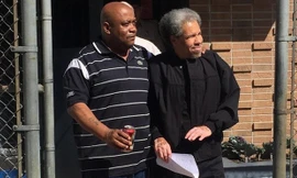 Albert Woodfox cùng anh trai trong ngày ra tù, tháng 2/2016