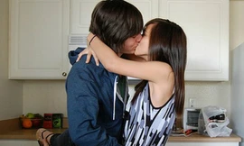 Có phải vì 'yêu' nhiều nên trễ kinh?