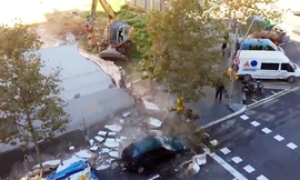 Phá tường lỡ tay phá luôn ôtô