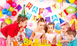 Câu chuyện đằng sau bức ảnh cậu bé mở tiệc đón sinh nhật… một mình