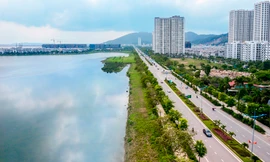 Halong Marina nằm ngay sát bờ vịnh di sản thiên nhiên tuyệt tác.