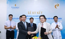 Cùng với một số ít bệnh viện công lập, Vinmec là bệnh nhân tư nhân đầu tiên tại Việt Nam tiếp nhận chuyển giao công nghệ truyền động mạch gan siêu chọn lọc System I điều trị ung thư gan từ Nhật Bản