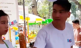 Bánh có hình phản cảm được bày bán tại Cung Thiếu nhi Hà Nội. Ảnh cắt từ clip.