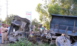 Ô tô bị biến dạng hoàn toàn.