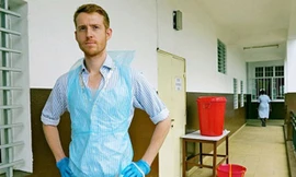 Bác sĩ kể chuyện nơi tâm dịch Ebola