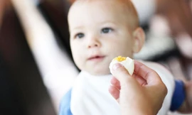 Có nên cho trẻ ăn trứng đều đặn mỗi ngày?