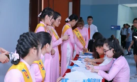 Sinh viên háo hức đăng kí ứng tuyển 'Đại sứ Đại dương xanh'