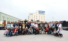 Sinh viên trường ĐH Xây dựng thăm quan thực tế Nhà máy sản xuất ống nhựa Dismy 
