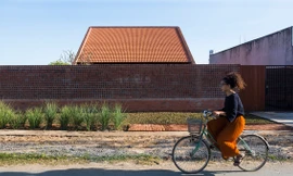 Cuộc sống thư giãn trong ngôi nhà 'thủng mái' ở Long An