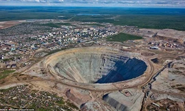 Mỏ kim cương khổng lồ có thể tạo lốc xoáy hút rơi trực thăng